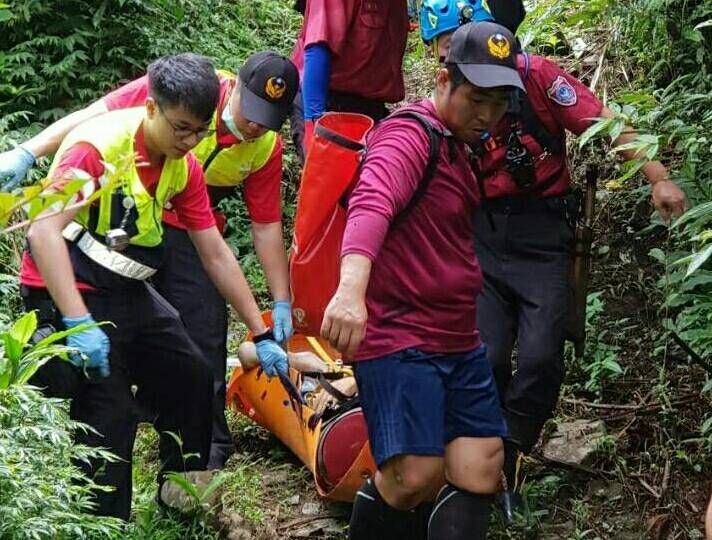 大南澳越嶺古道傳登山客休克意外 警消馳援急送醫【影音新聞】