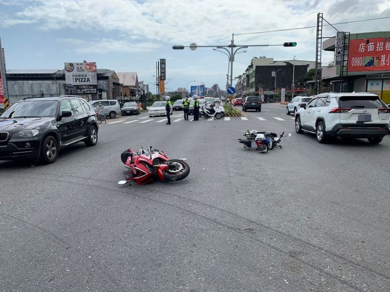 頭城鎮青雲路發生車禍．三人受傷【影音新聞】