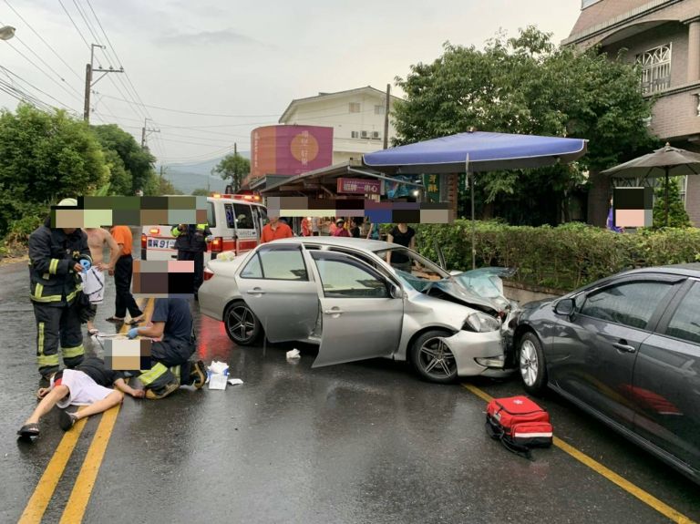 冬山鄉大進路重大車禍 總共5車9人受傷【影音新聞】