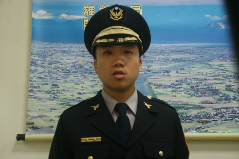 欲對勸架警察動粗 一記柔道大外割瞬間讓火爆男變俗仔【影音新聞】