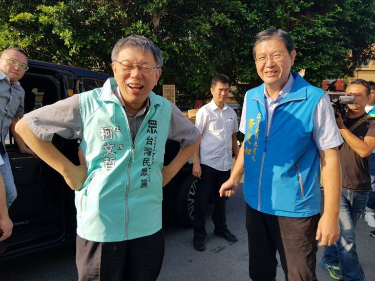 民眾黨主席柯文哲立委參選人黃定和羅東開元市場掃街拜票