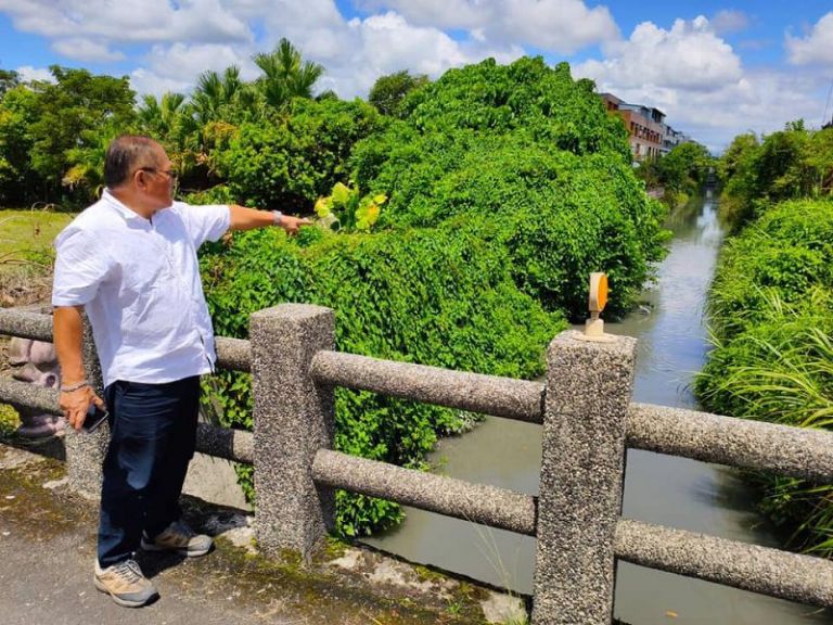 灌溉河渠雜草叢生單位間互踼皮球 縣議員陳鴻禧冒火三丈