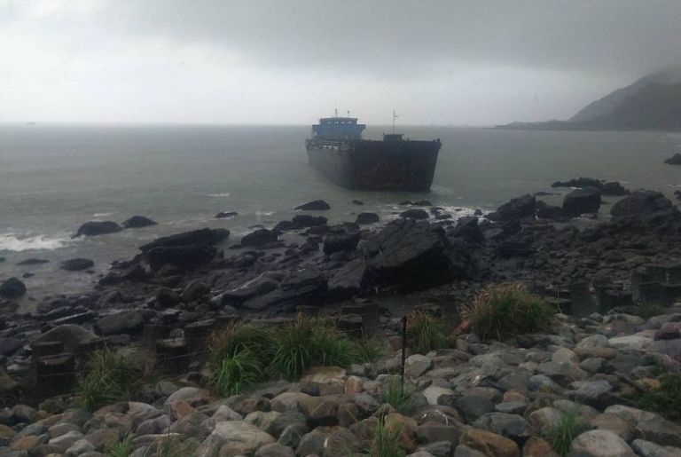 大陸無人幽靈船 大溪漁港外擱淺