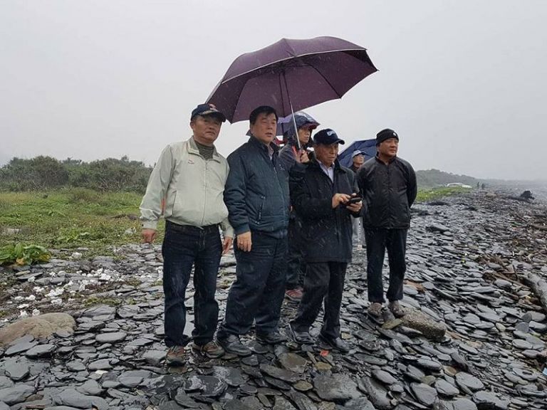 南方澳籍福漁106號受困礁石船長平安獲救