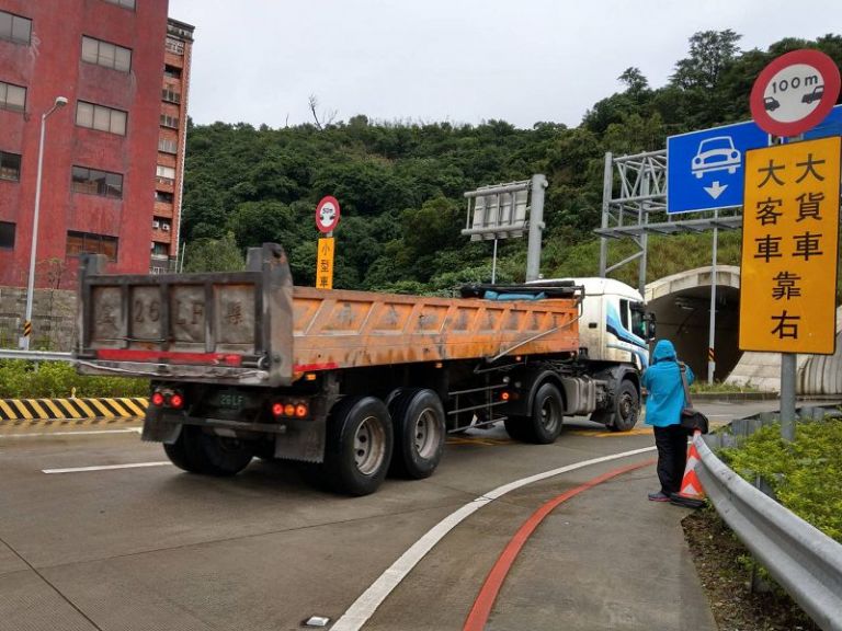 大貨車行駛台9丁線 需申請通行證始能上路