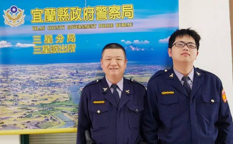 王姓女子工作不順酒後持刀亂舞 警察趕至奪刀協助送醫戒護