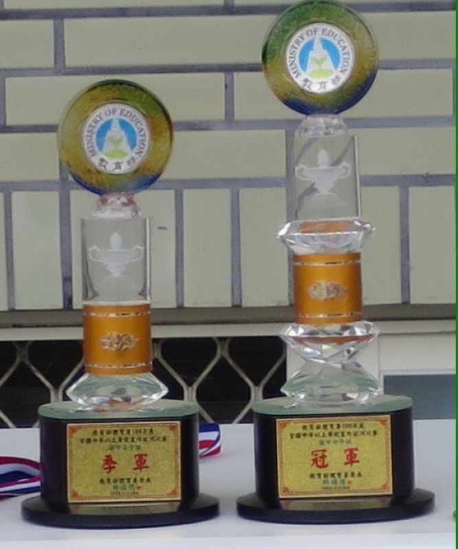 糗 拔河冠軍獎座金牌 體育署長林德福被寫成林福德 【影音新聞】