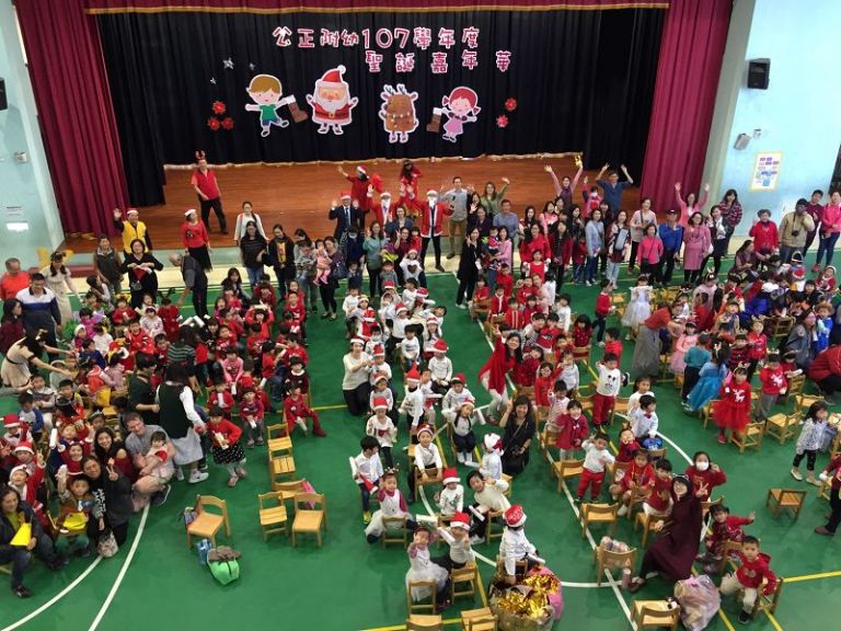 羅東鎮公正國小精心佈置 整個校園充滿耶誕節氣氛
