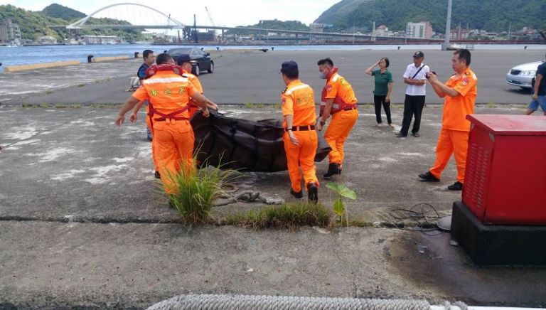 疑投海自殺陳姓女子大體 在龜山島海域被賞鯨船發現