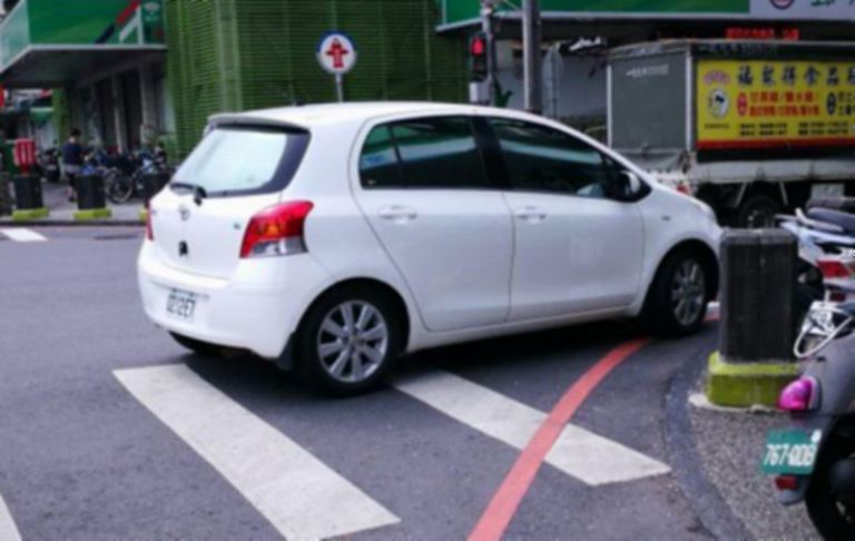 全家是我家車停斑馬線上奈何我