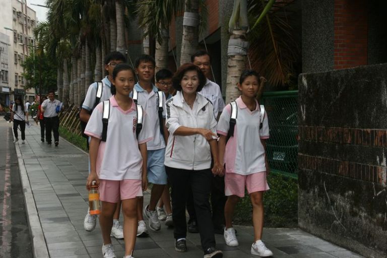 國華國中人行步道完工 學生上下課安全獲得保障【影音新聞】
