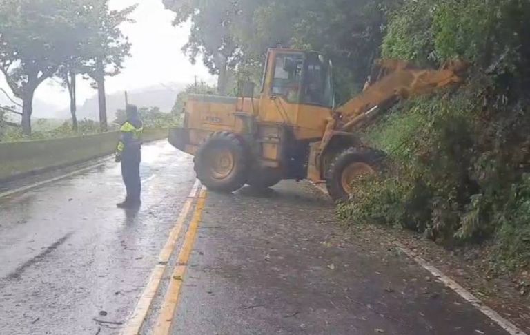 雨後土石鬆脫邊坡滑落 三星警方呼籲避免入山區【影音新聞】