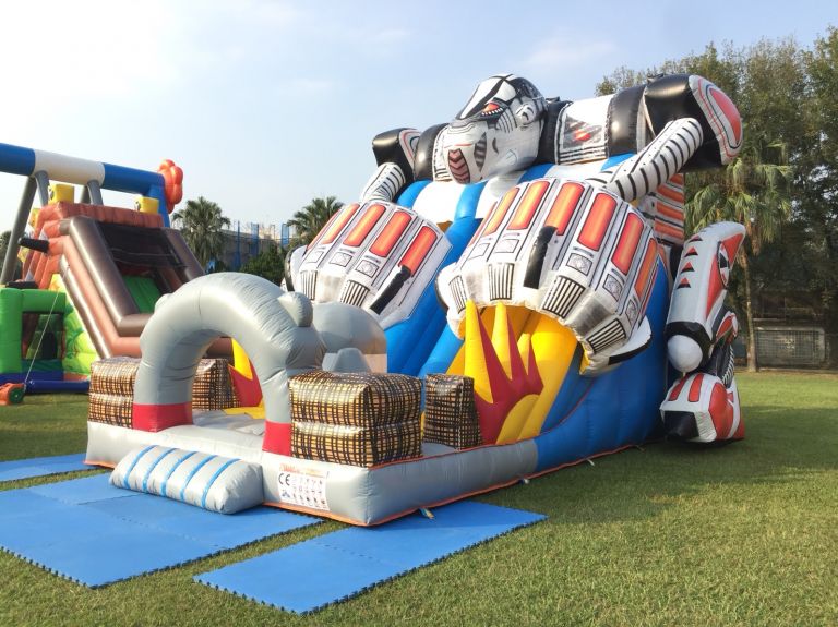 假日報好康~氣墊遊樂園 免費暢玩！