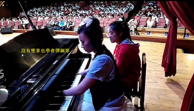 救國團率「混障綜藝團」演出．綻放對生命的熱情