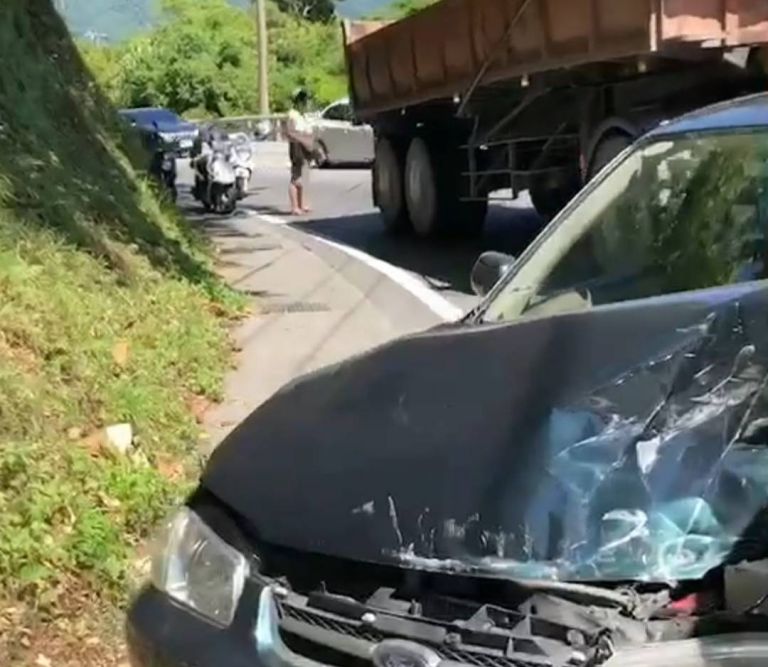 蘇花公路連環撞 砂石車追撞4輛自小客【影音新聞】