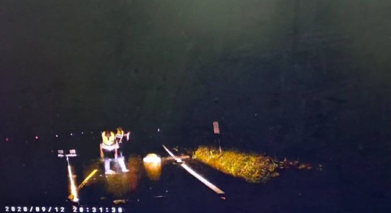 山區豪雨落石阻車道 三星警方暗夜冒雨清除保平安【影音新聞】