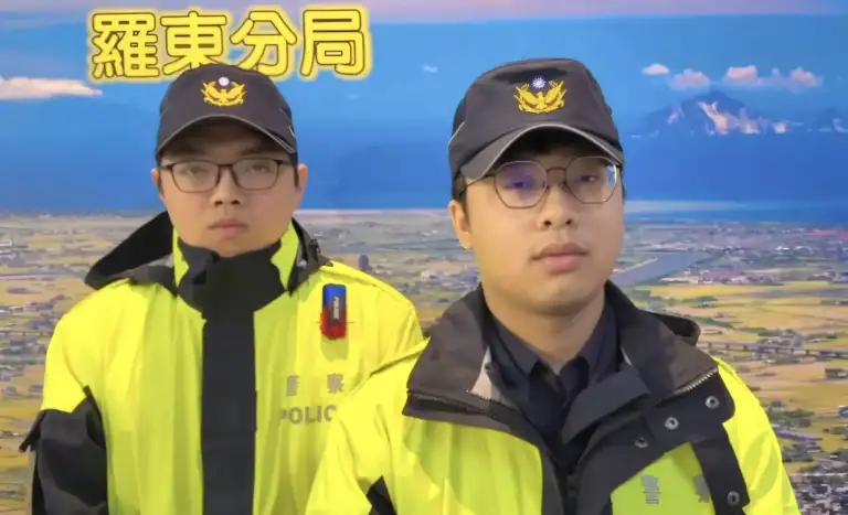 小孩口吐白沫情況危急 警車鳴笛助民開道送醫【影音新聞】