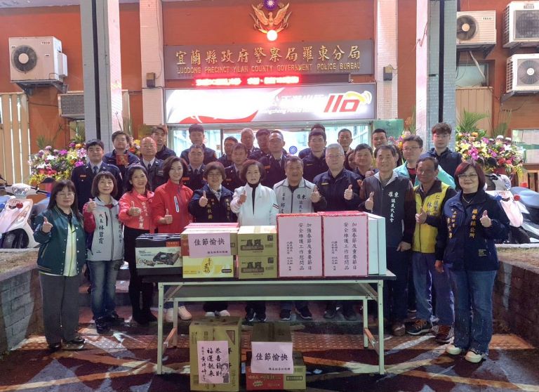 林姿妙縣長聯袂吳秋齡鎮長 慰問警察民防、警義消維護治安辛勞
