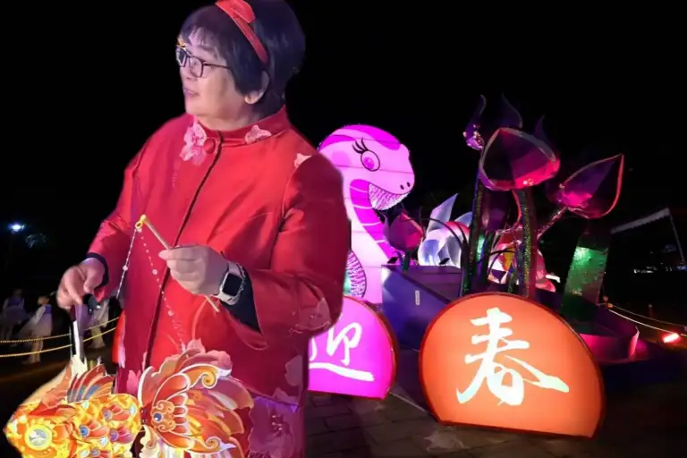 羅東鬧元宵 2/7傍晚吳鎮長快閃中山公園贈限量提燈