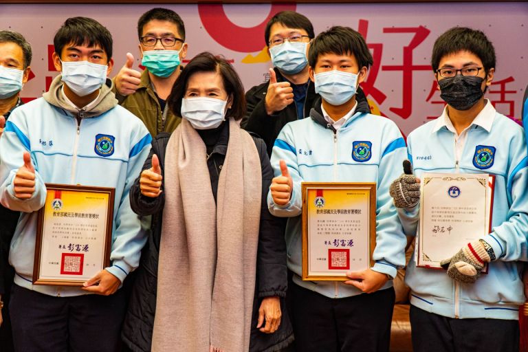 教育部「數理及資訊學科能力競賽」 宜蘭高中三位同學獲獎