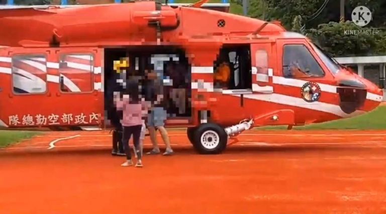 受困海蝕洞16遊客均獲救 動用直升機吊掛始救援成功【影音新聞】