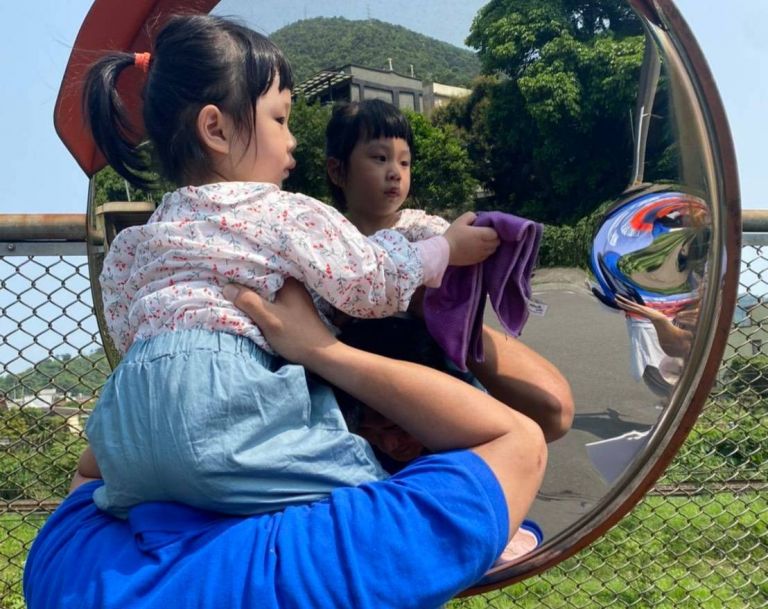 擦亮路口反光鏡 蘇澳港青商會盼擦亮世界角落