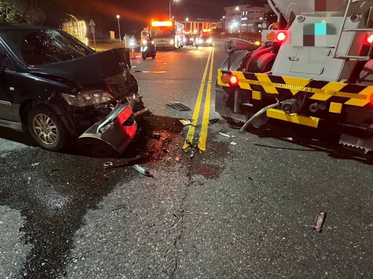 營業曳引車與自小客車擦撞 南方澳交通受阻近小時【影音新聞】