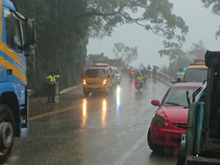行車小心 蘇花公路再度坍方蘇澳警方交管排除【影音新聞】