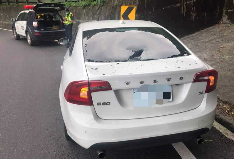 蘇花公路落石砸2車 警方:山區天候不穩易有落石小心駕駛【影音新聞】