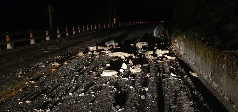 震後蘇花公路多處傳落石 警方:行駛山區務必小心【影音新聞】