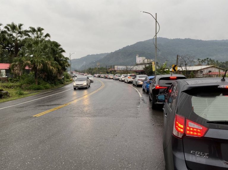 蘇花路廊湧車潮 警方籲提高車速勿刻意拉長車距【影音新聞】