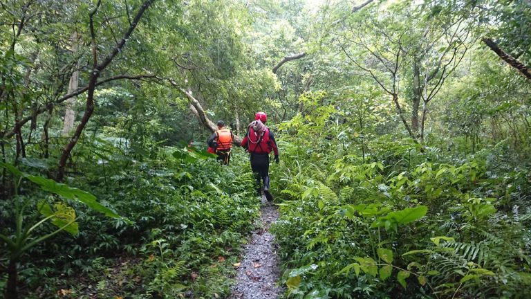 三登山客失聯 警消全力搜尋中