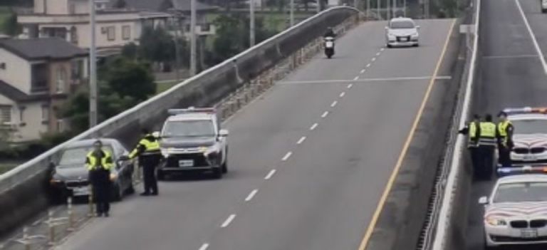 輕生自殺？ 男子自國道五號側車道約15米高處跳下