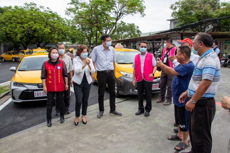 宜蘭火車站前廣場地面修繕完成