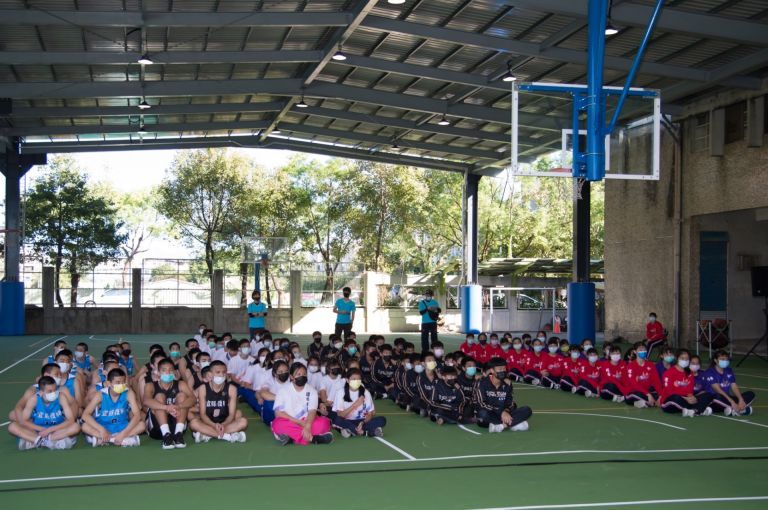 營造綠能校園 復興國中太陽能光電球場啟用