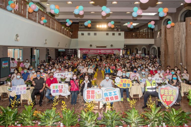 縣府表彰優秀校園志工家教及推展體育有功人員