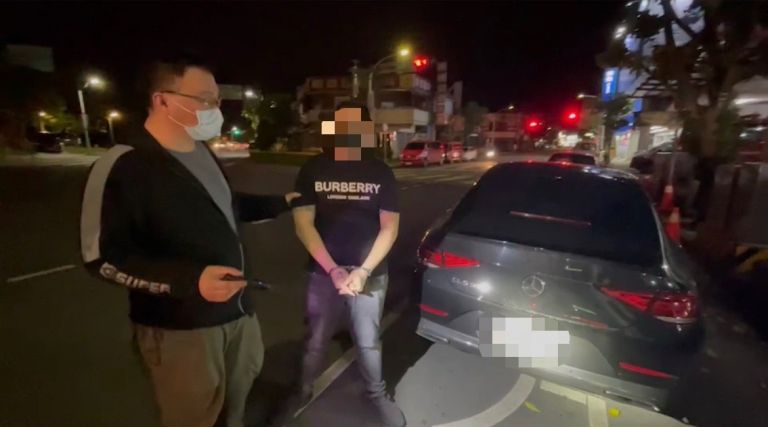 殃及池魚！ 酒後糾紛尾隨攻擊 計程車也被砸