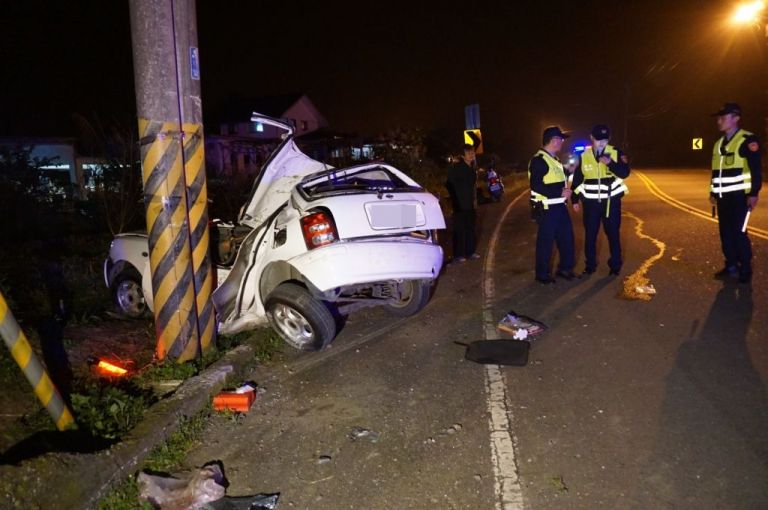 “醉”要不得！男子酒駕自撞電線桿身亡【影音新聞】