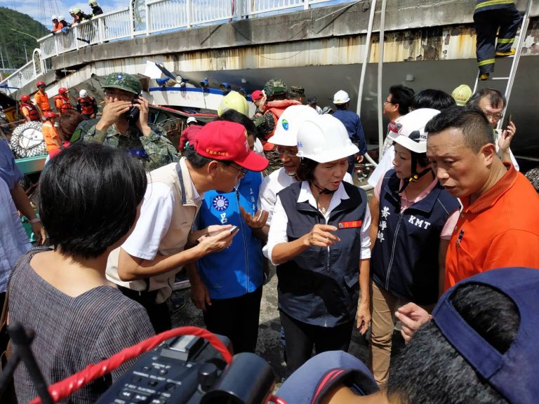 林姿妙：搶救南方澳大橋倒塌事故傷患 縣府各單位全力投入