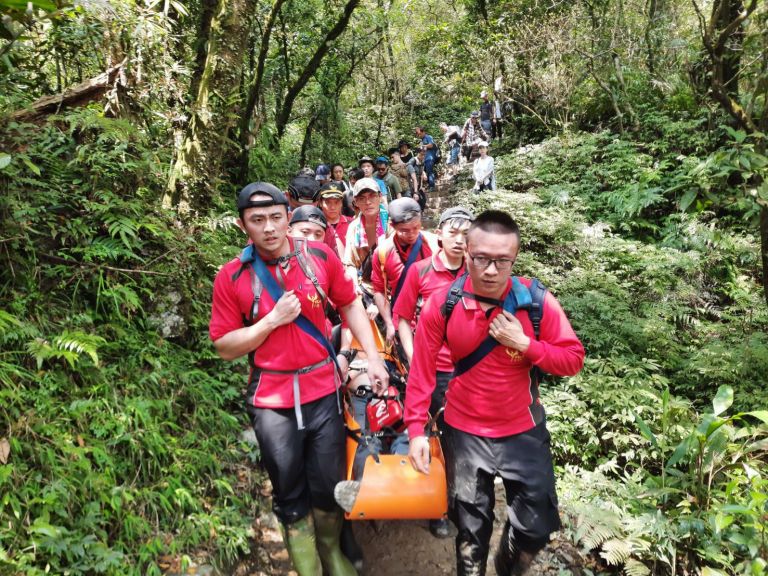 45歲登山客聖母山莊步道暈眩倒地 無生命徵象急送醫