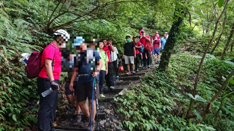 視障登山客聖母山莊步道滾落15公尺山谷 幸僅輕微擦傷