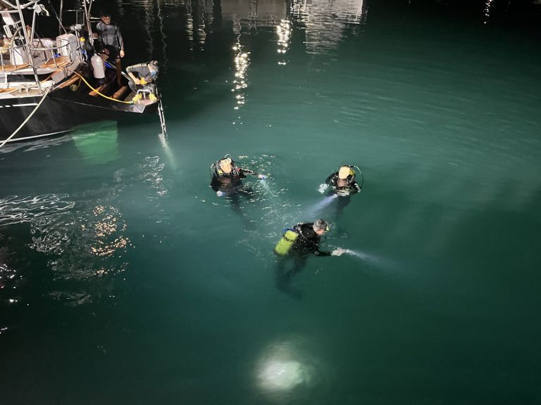 烏石港遊艇碼頭車輛衝落海 駕駛救出已無生命跡象