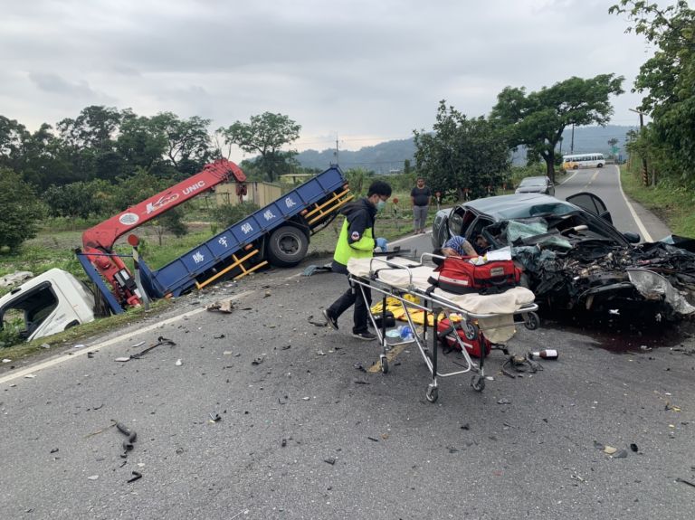 礁溪龍泉橋發生嚴重車禍 一人無生命跡象