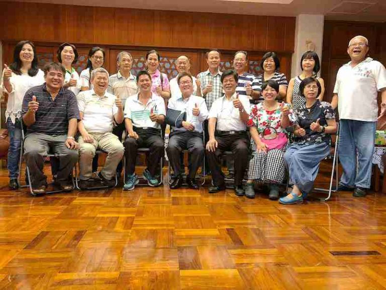 陳金德開刀出院．農民贈送自產水果茶葉【影音新聞】