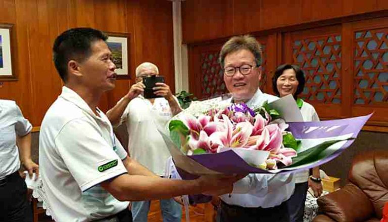 陳金德住院手術．農民關切．下午首度公開亮相
