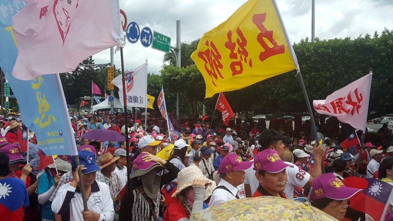 議長張建榮率黨籍民代凱道抗議鐵籠公投