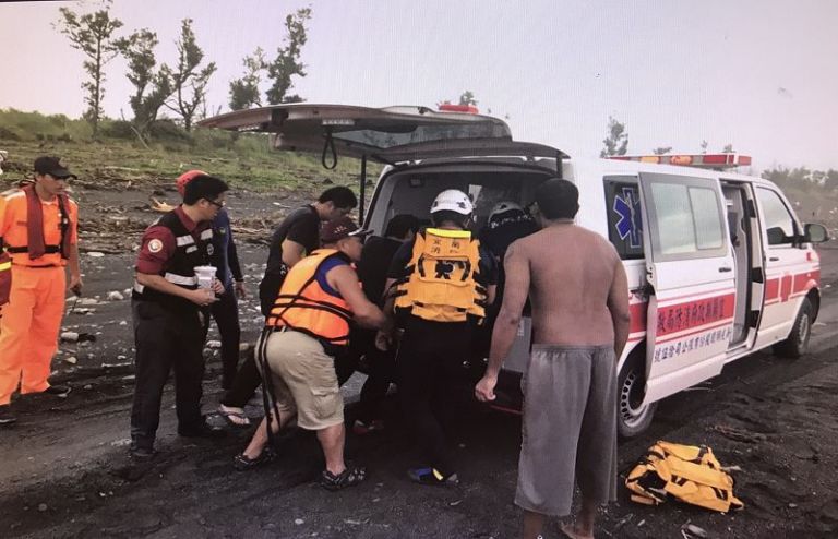 愛妻喪身海面加籍丈夫懸賞3萬元尋找走失毛孩子