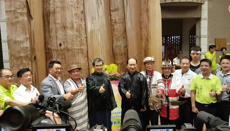 106年全運會聖火在協力擎天廣場點燃