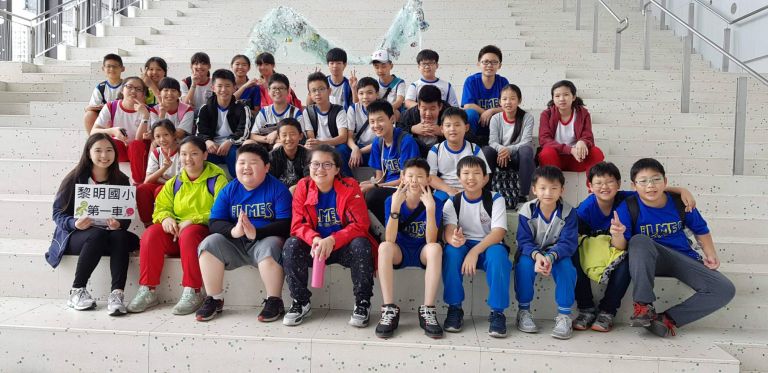 宜蘭學子登上科普列車 黎明師生坐火車玩科學