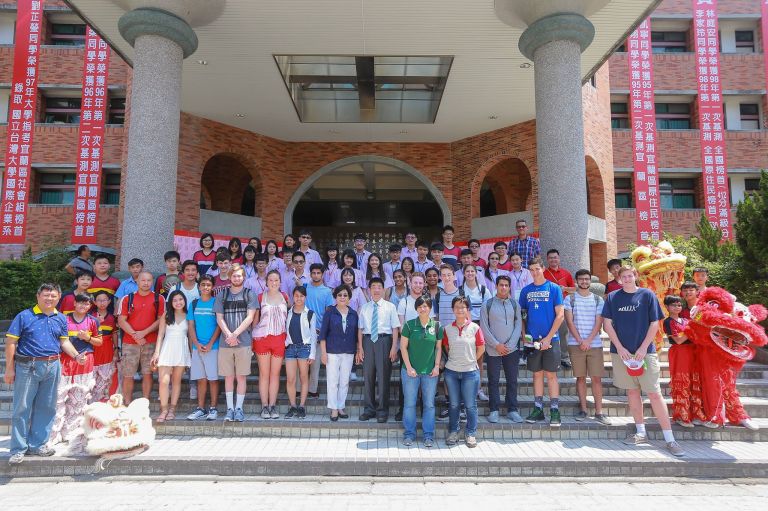 美國加州Sage Hill School師生參訪慧燈中學